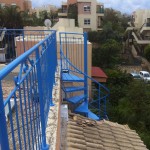 מדרגות לוליניות - ספירלה חיצוניות לגג בדירת גג בבנימינה
