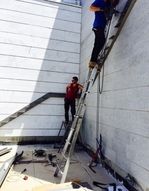 הרכבת מדרגות מתכת