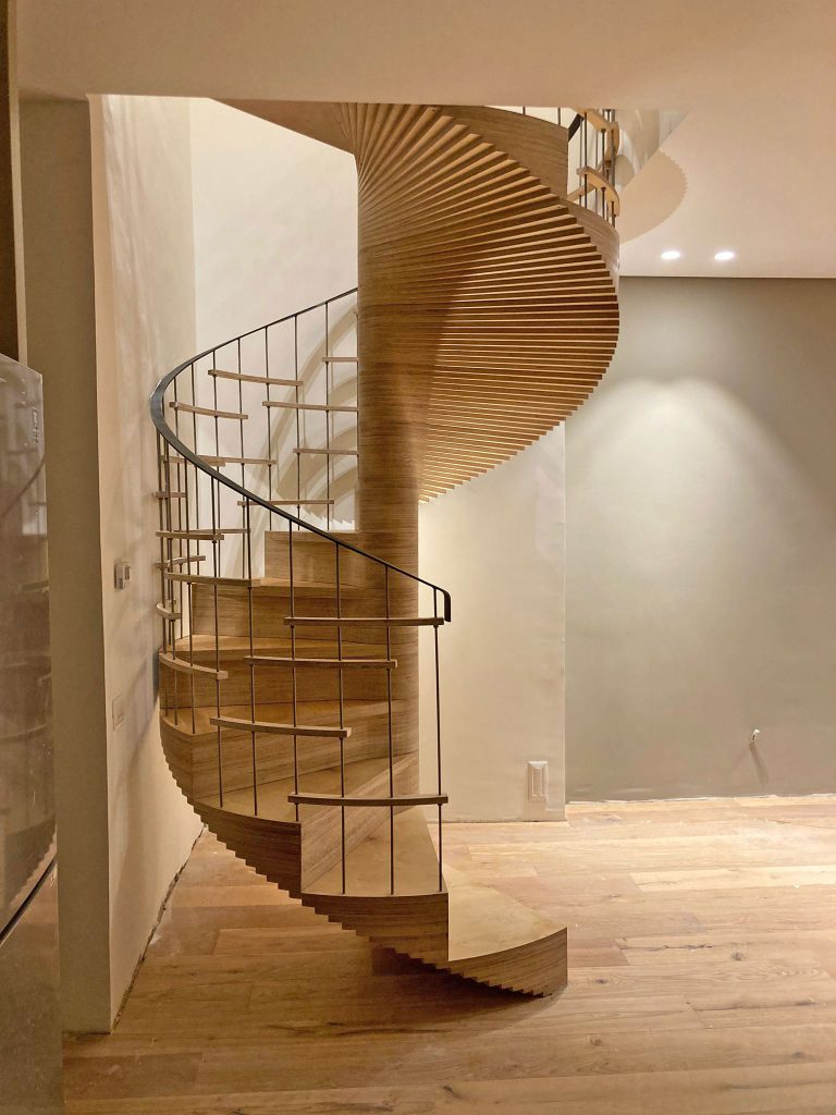 מדרגות לולייניות בעיצוב ייחודי