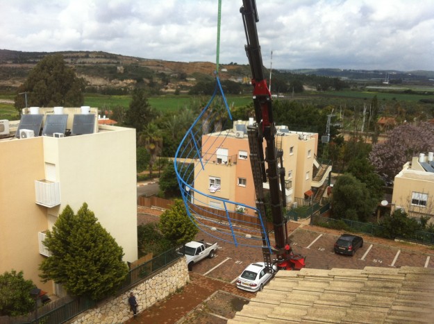 הרכבת מעקה מדרגות לוליניות